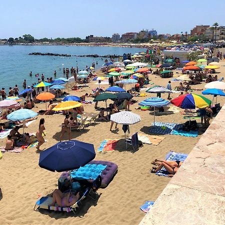 Appartamento Vacanzenaxos - Casa Frontemare Giardini Naxos Esterno foto