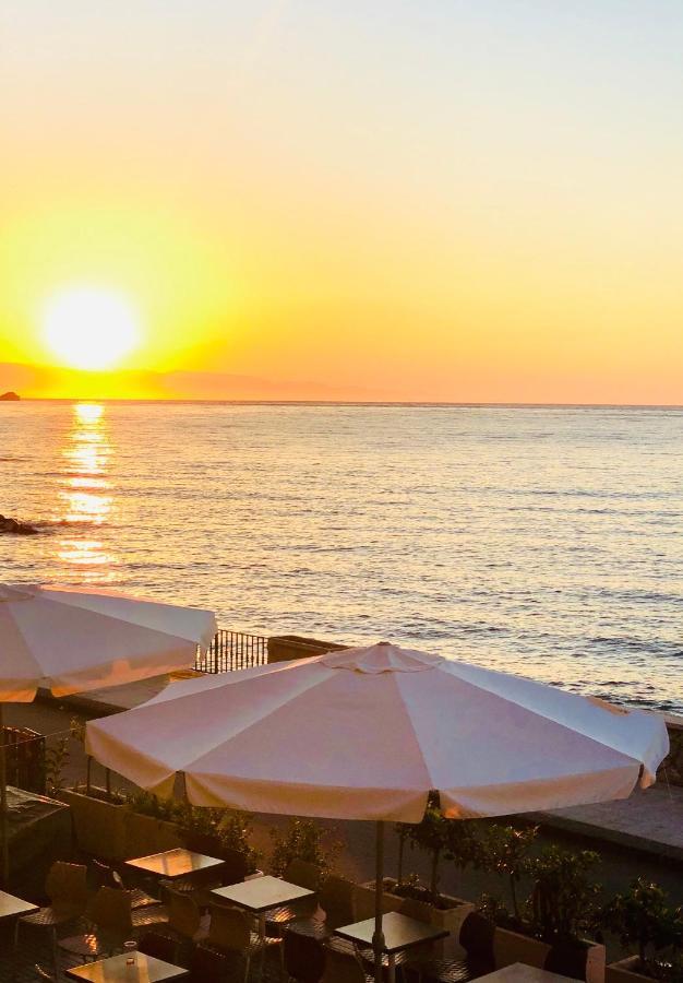 Appartamento Vacanzenaxos - Casa Frontemare Giardini Naxos Esterno foto